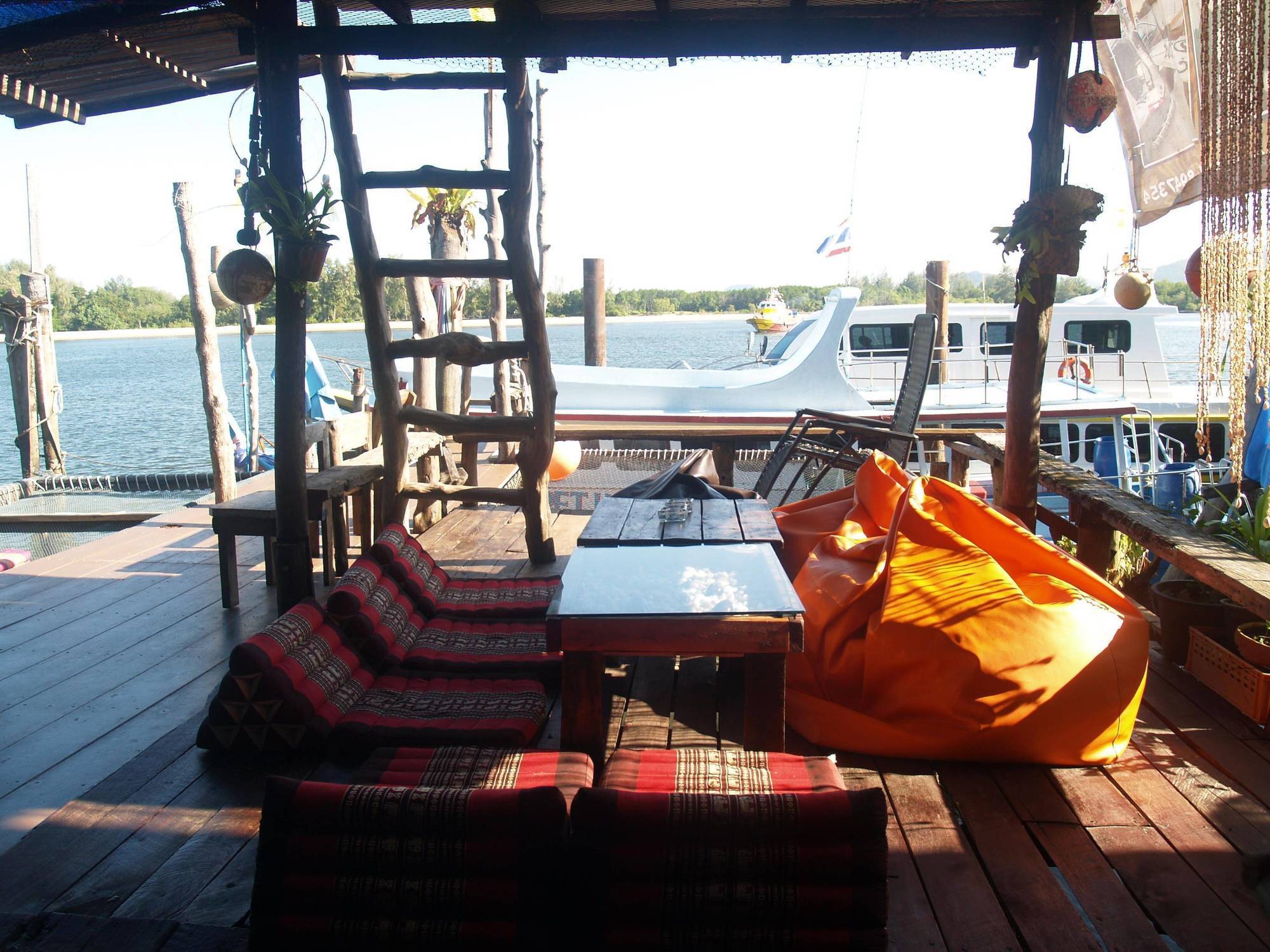 Peacock Hostel Ko Lanta Buitenkant foto