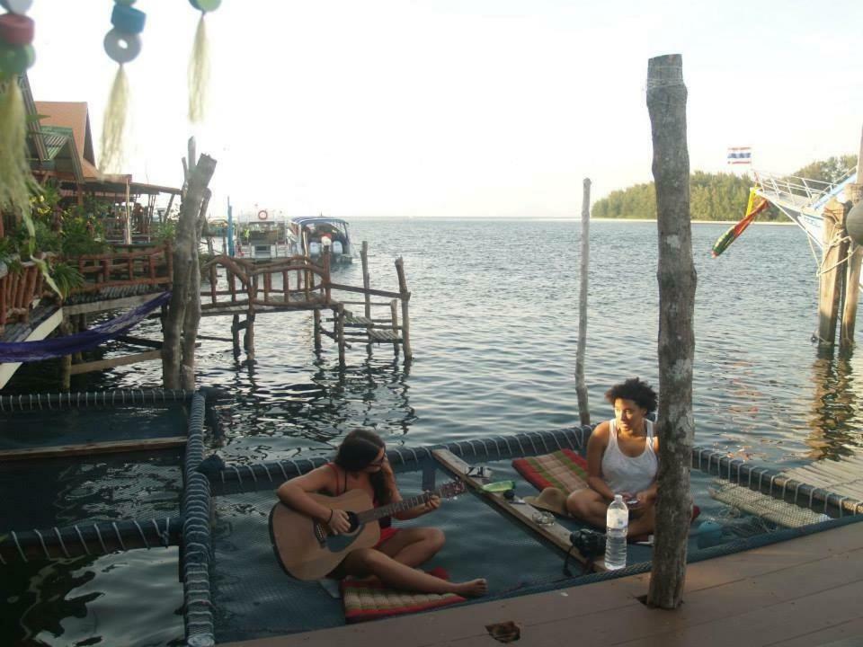 Peacock Hostel Ko Lanta Buitenkant foto